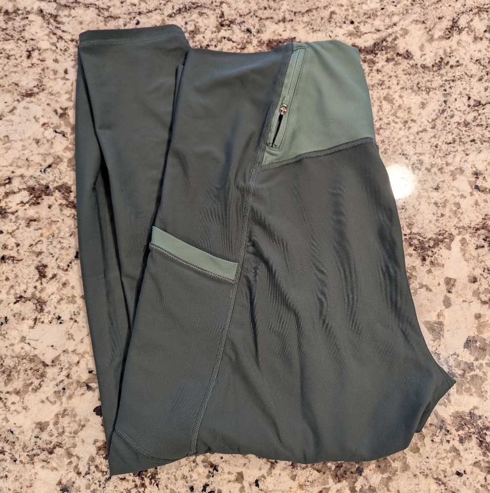 Old Navy Active Powersoft high rise leggings.
